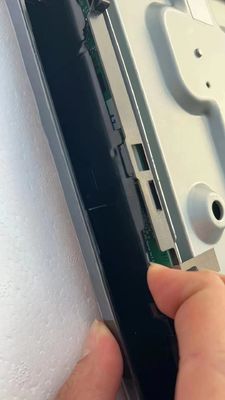 43-Zoll-LCD-TV-Panel mit 3840*2160-Pixeln UHD-Auflösung 1.07B Farbe und 51-Pin-Anschluss